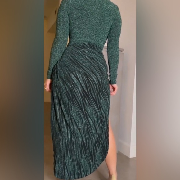 Two piece set: green sparkly bodysuit with a matching skirt sarong - Picture 3 of 4